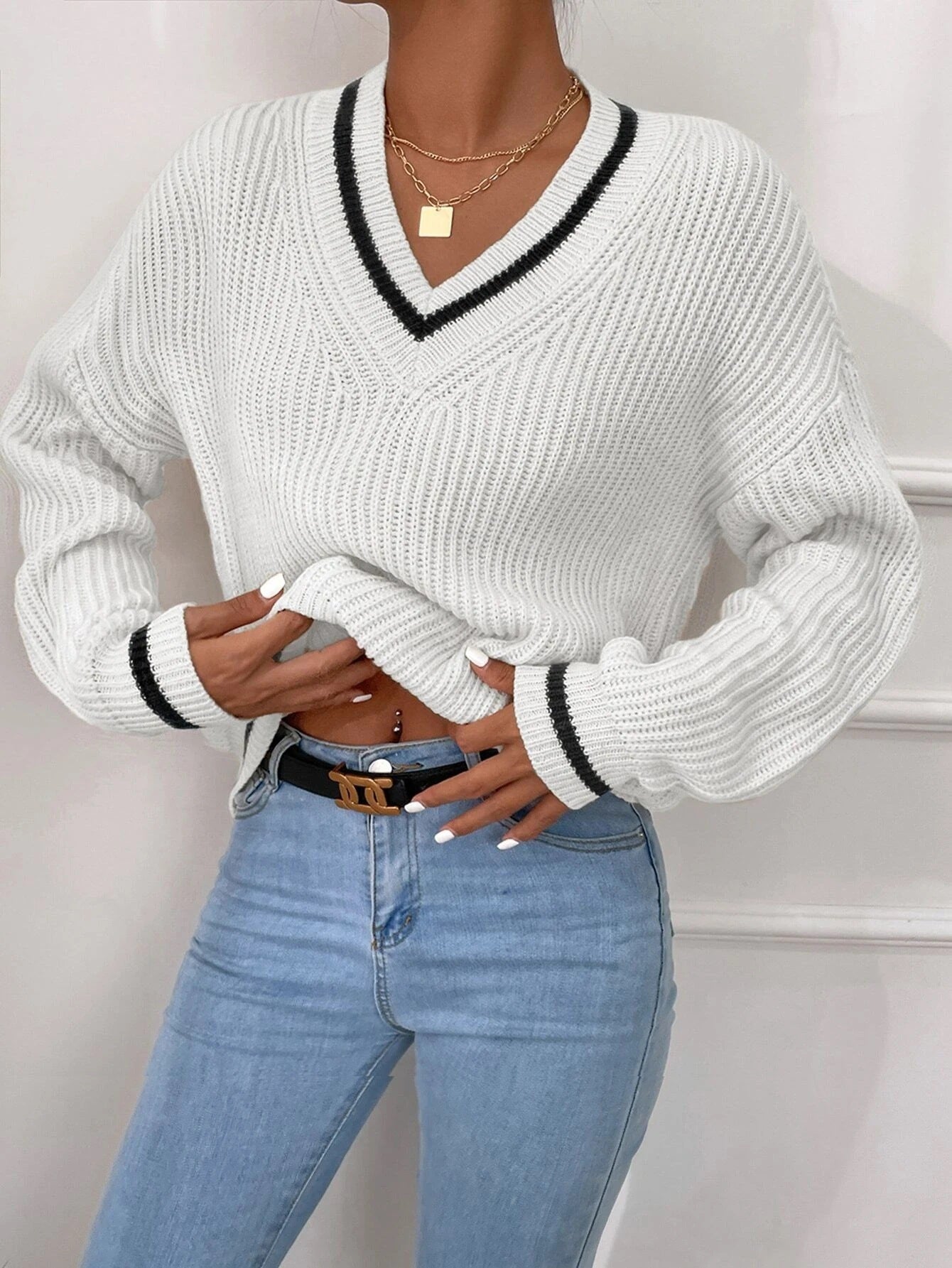 V-hals gestreepte pullover sweater met kabelbreisel